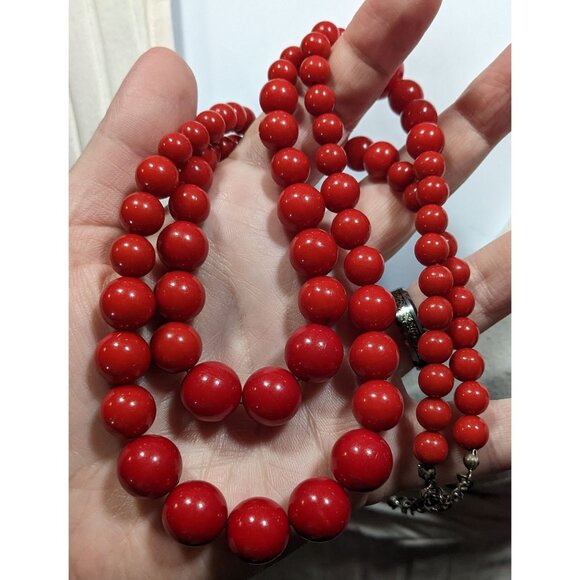 Elegant Red Multilayer Graduated Beaded Necklace - Picture 3 of 5